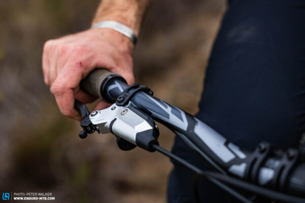 Важіль гальма та гідролінія