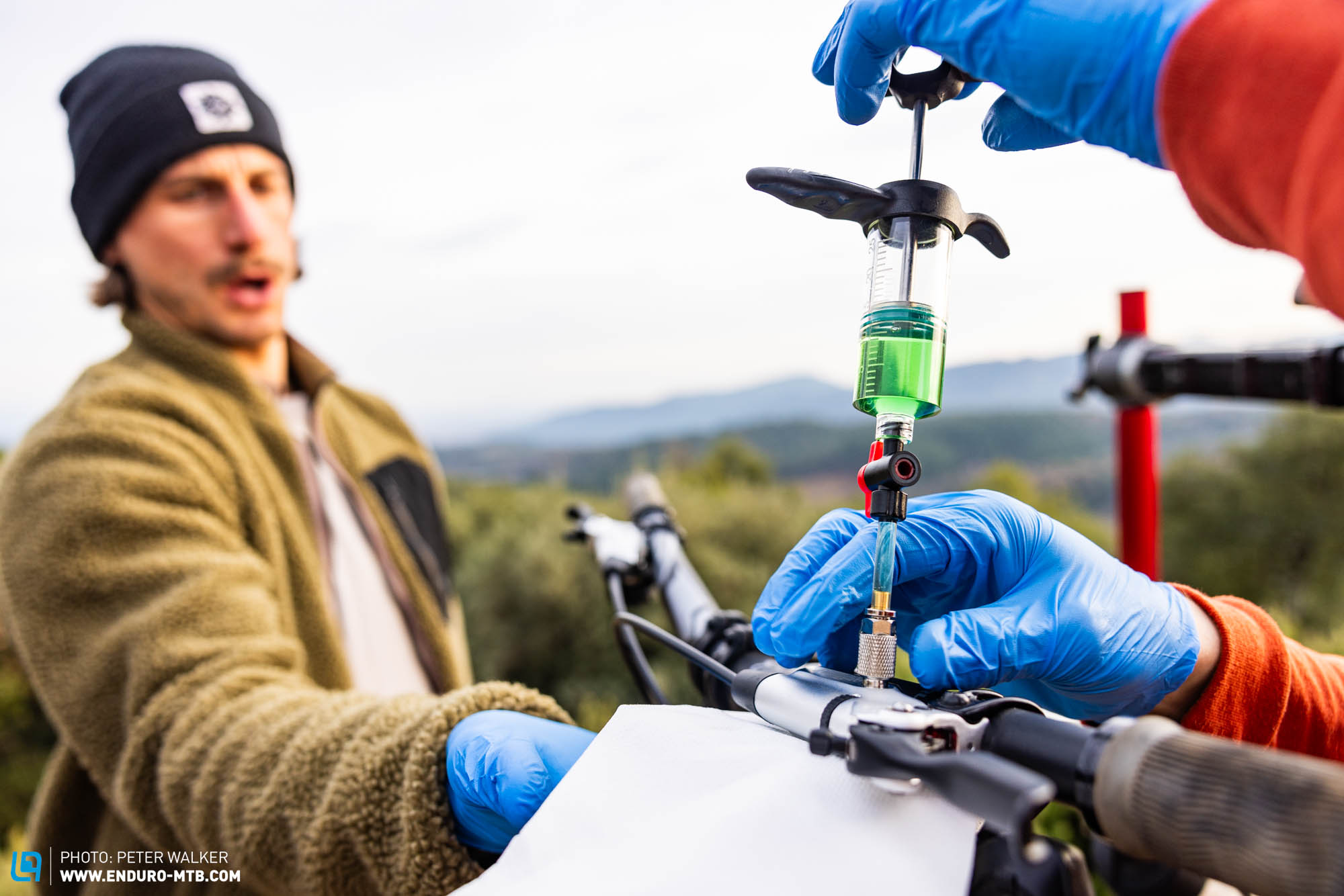 Мінеральна рідина для гальмівної системи