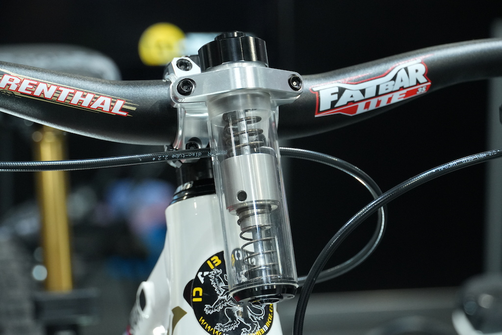 Зразок демпфера маси на стенді Da Bomb