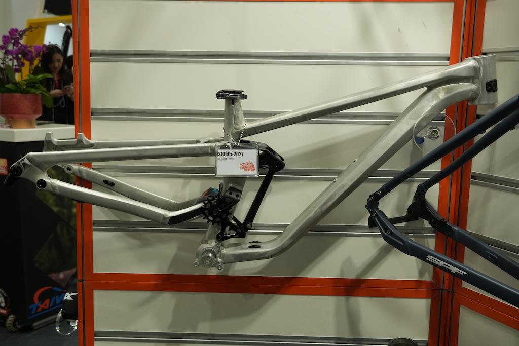 Кермо з великим підйомом і backsweep