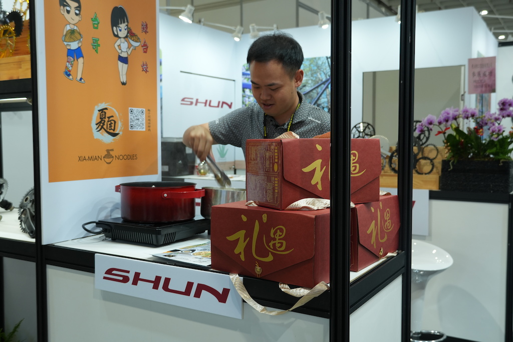 Рама з високим півотом на Kinesis