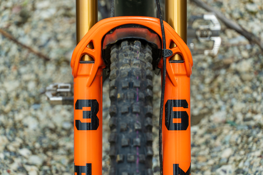 Масляна ванна в сальнику вилки