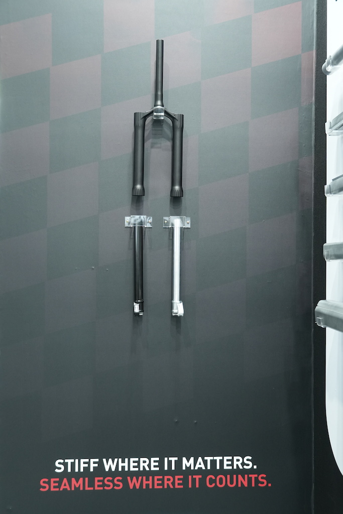 Втулки та спицювання Cole DSA2