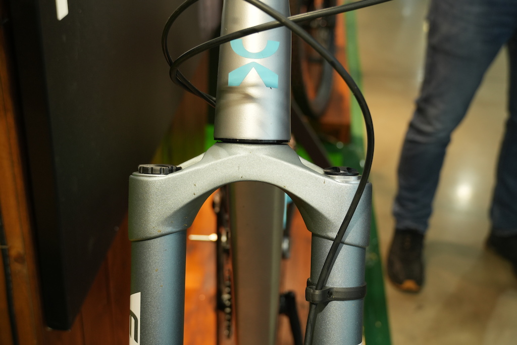 Перевернута вилка Exa Form для коліс 32 дюйми