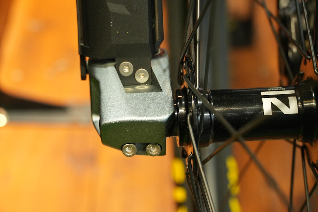 Деталі прототипу вилки Exa Form 32 дюйми