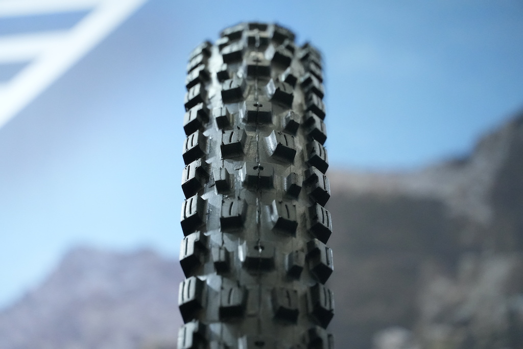 Vee Tire Co Attack HPL, розмір 32 дюйми